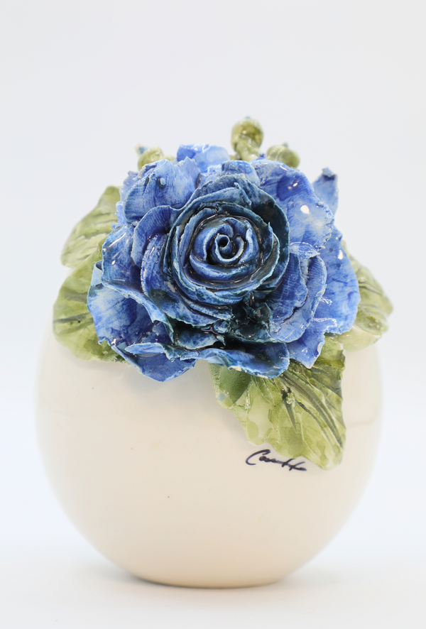 Uova con rosa blu